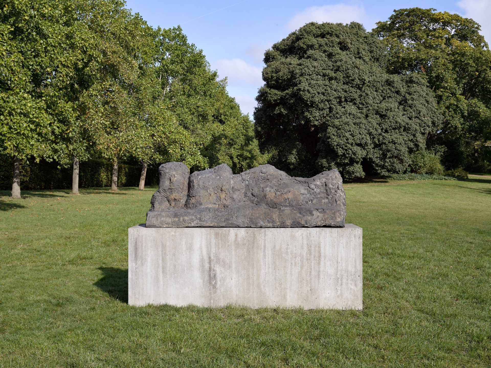 Hans Josephsohn, Untitled, 2005 Frieze Sculpture, The English Gardens, The Regents Park © Kesselhaus Josephsohn, St. Gallen, courtesy of the estate, Galerie Max Hetzler, Berlin | Paris | London | Marfa, and Skarstedt, New York