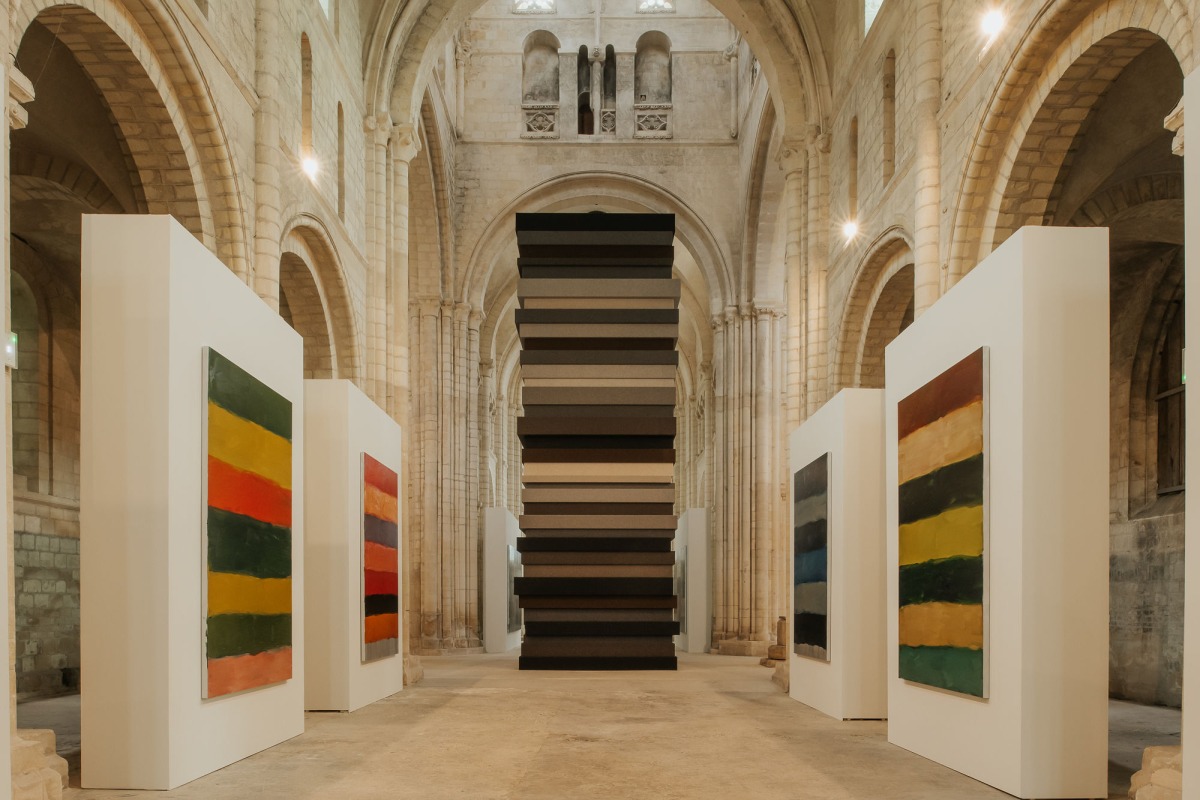 Installation view: Sean Scully, Église Saint-Nicolas de Caen, courtesy the artist, photo: Cecile Schuhmann